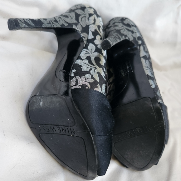 Gorgeous peep-toed heels - Picture 4 of 6